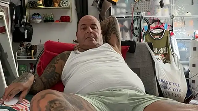 lovetatts64's cam snapshot