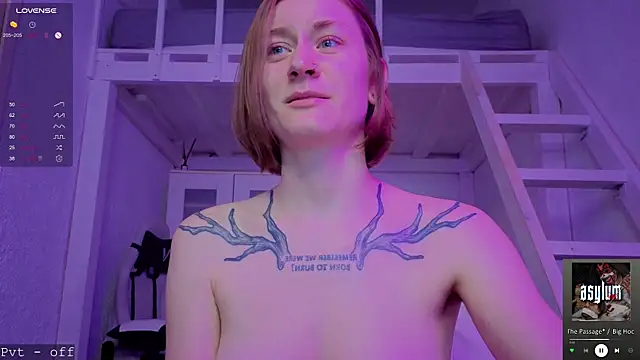 RetroMarie's cam snapshot