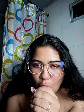 _mari_lunna_'s cam snapshot