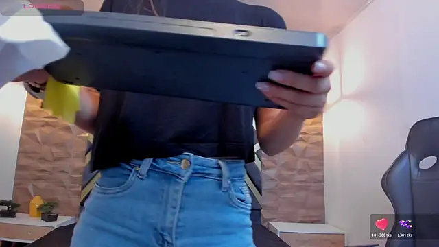 Alana_cox_'s cam snapshot