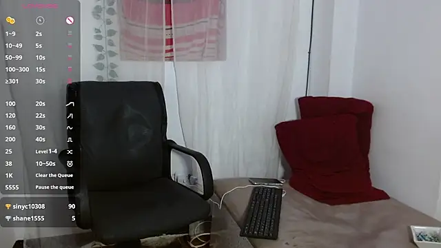 Luna-Naughty live sex cam