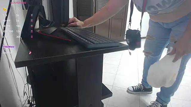 Uzziah_Sabag live sex cam