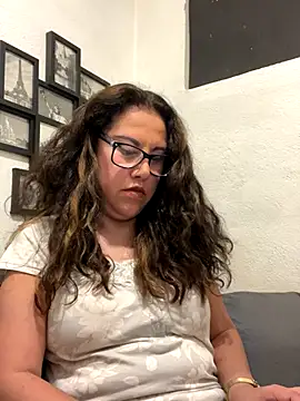 MirandaLatinaLovely's cam snapshot