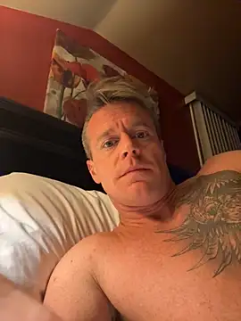 DILFiGuess1 live sex cam