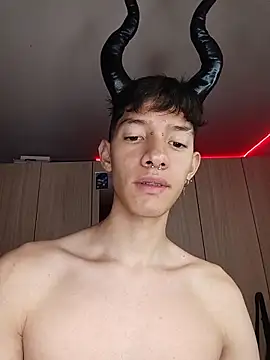 heyy_noah11 live sex cam