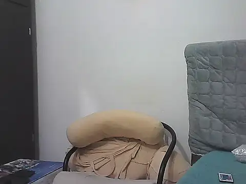 AlphaLatinoBear's cam snapshot