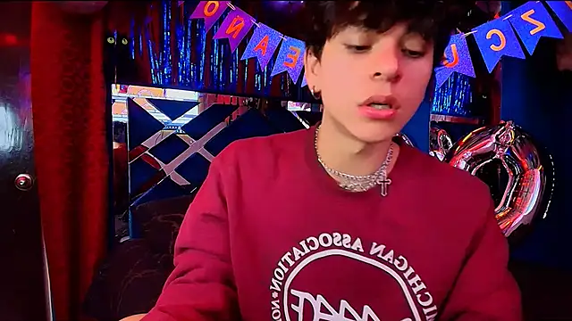 Luke_Howland live sex cam