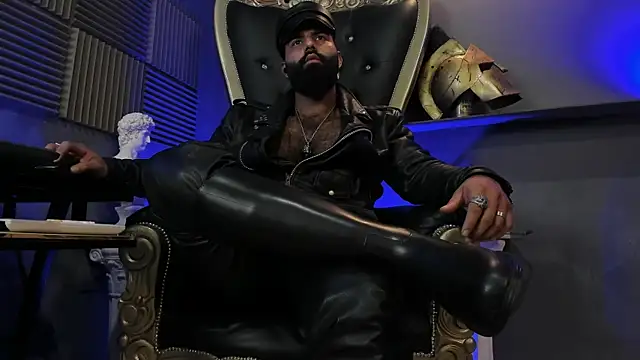 BeardAndrew live sex cam