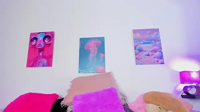 tyra_bankss_'s cam snapshot