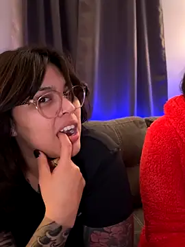 miacanela_xo's web cam