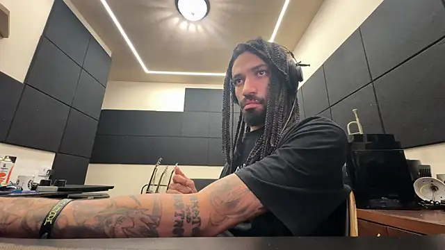 Sextoyguy420 live sex cam