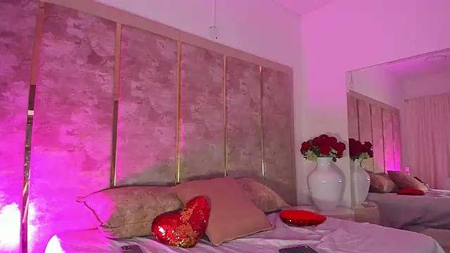 CarolineBlake_'s cam snapshot