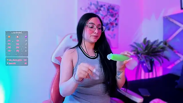 lucy_neil's cam snapshot