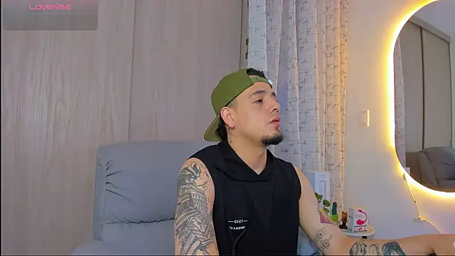 alejandro_calderon1's cam snapshot