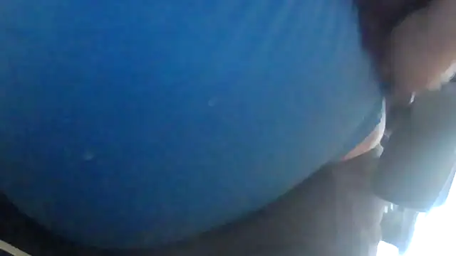 latexsub75's web cam