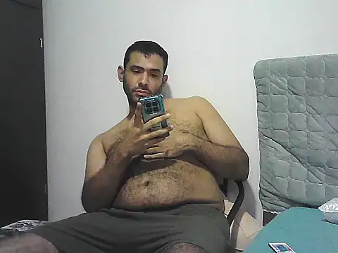 AlphaLatinoBear live sex cam