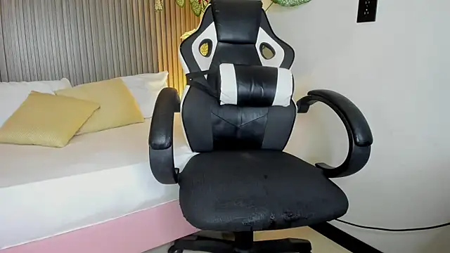 dania_miller_'s cam snapshot