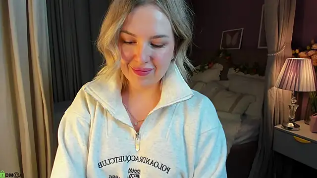 Nikki_Kai's cam snapshot