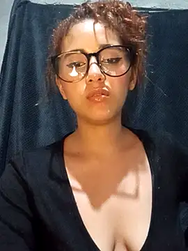 lola_mamadas's cam snapshot