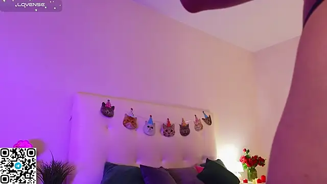 oliviabr0wn0 live sex cam