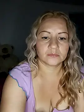 Karoline_milf_hot's cam snapshot