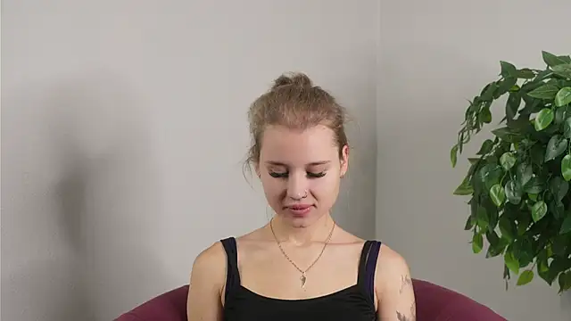 NganZarella's cam snapshot