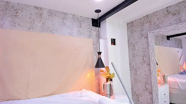 Megan-8's cam snapshot