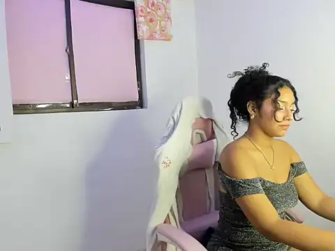 emily_stars1's cam snapshot