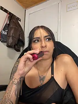 Hilary_pinkk's cam snapshot