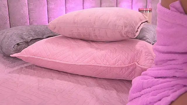 violeta_aroca's cam snapshot