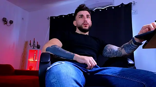 MightyAaron66 live sex cam