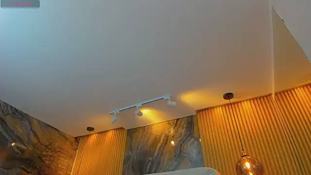 ella_harper's cam snapshot