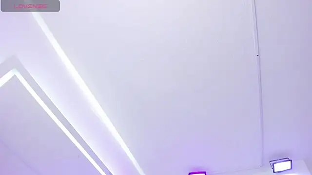 Ema_louis_'s cam snapshot