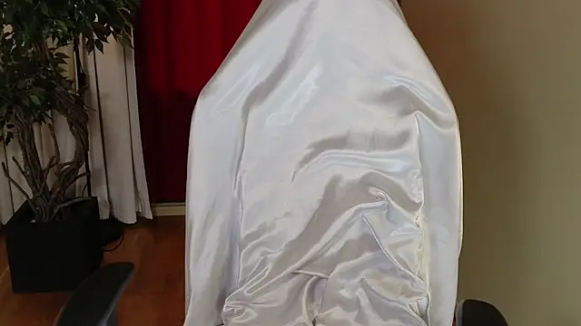 E_l_i_z_e_'s cam snapshot