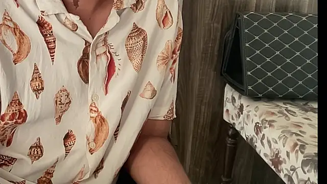 MakeMeAwareAah's cam snapshot