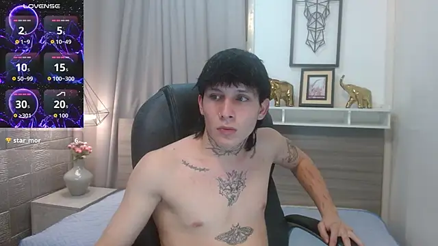 Iantwink18 live sex cam