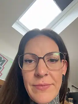 BrownieyQueen live sex cam