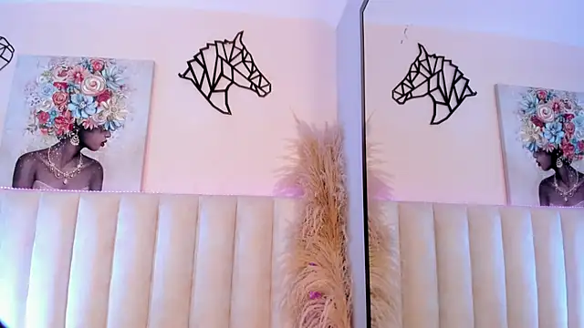 Isabella_Crofts's cam snapshot