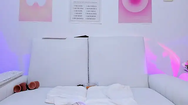 Miaafoxy's cam snapshot