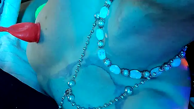 gurlnips live sex cam