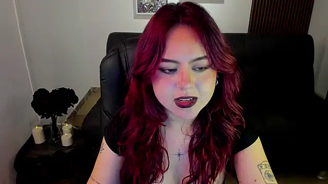 crimson_tati_'s cam snapshot