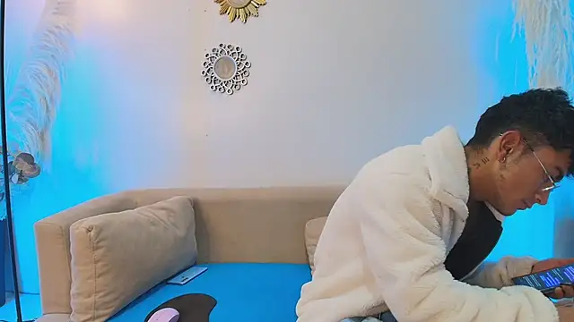 SexyAndresito22's cam snapshot