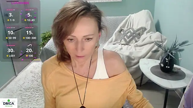 HornyMilf_777's cam snapshot