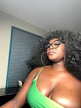 WomanNextdoor1's cam snapshot