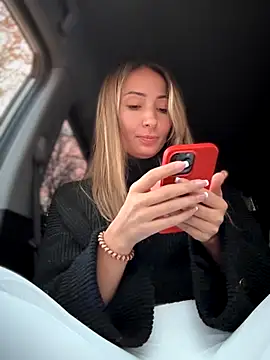 LetsFunKARINA's cam snapshot