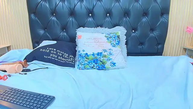 Veronica_Tits's cam snapshot