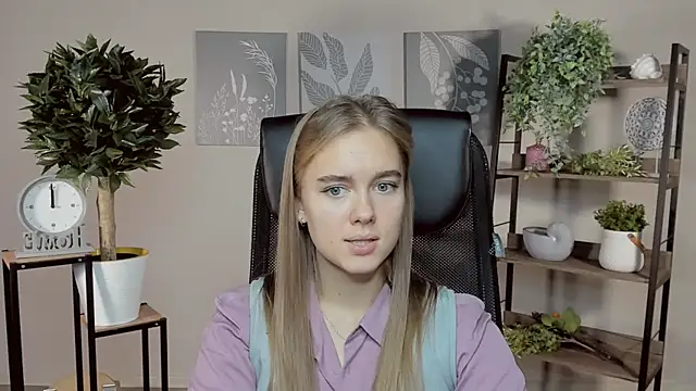 JuneWoods's cam snapshot