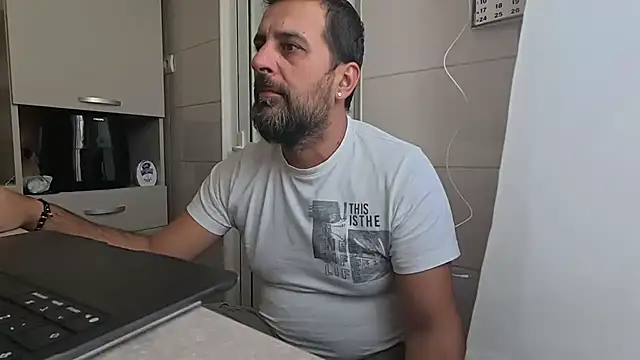 TigerOne19's cam snapshot