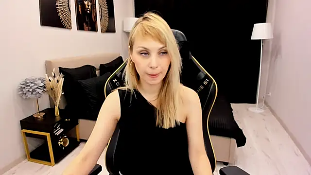 LindaSandy_1's cam snapshot