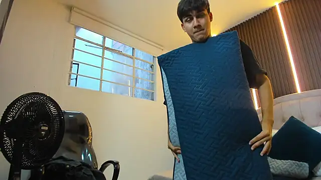 Tommy18__ live sex cam